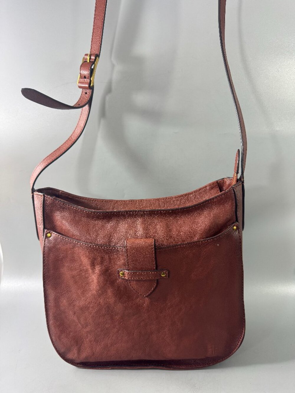FRYE Olivia Large Leather Crossbody Shoulder Bag in Cognac